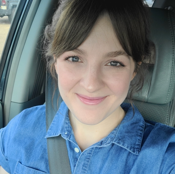 Meet your Posher, Lana - Picture 2 of 4